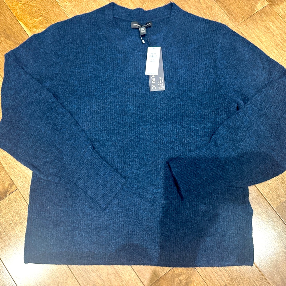 BANANA REPUBLIC • Women’s Wool Sweater